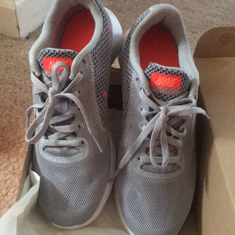 Nike - Picture 3 of 3